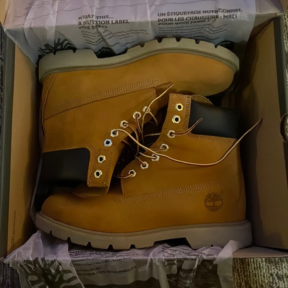 Mens size 8 wheat nubuck Timberlands - Picture 1 of 8